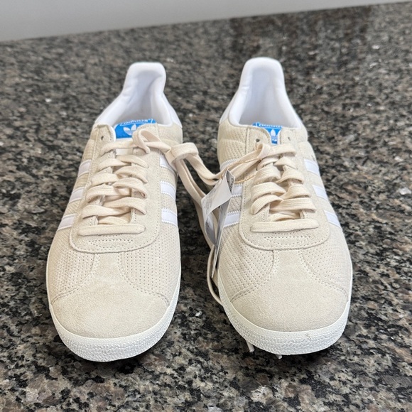 Adidas Gazelle leather Cream and White Sneakers NWT 13.5 - Picture 2 of 11